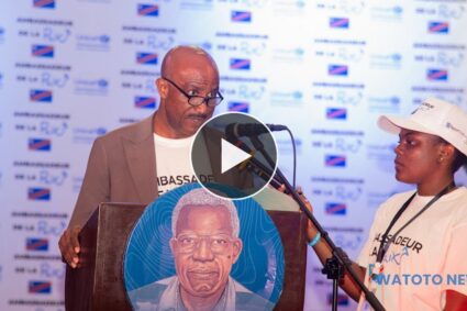 Le Ministre provincial de l&rsquo;éducation au Sud Kivu encourage les ambassadeurs de la paix (Vidéo)