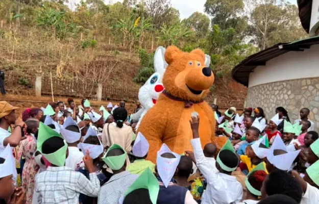 Au camp TAPORI, les enfants apprennent à protéger la paix et leur santé