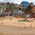 Bukavu : à l’approche de la rentrée scolaire, des enfants vendent dans les rues pour financer leurs fournitures