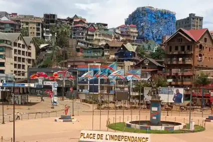 Bukavu : à l’approche de la rentrée scolaire, des enfants vendent dans les rues pour financer leurs fournitures