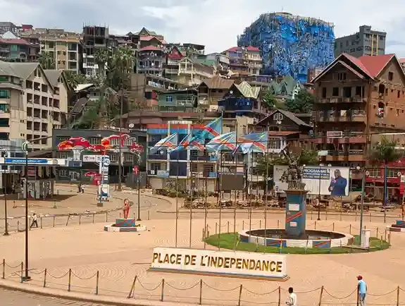 Bukavu : à l’approche de la rentrée scolaire, des enfants vendent dans les rues pour financer leurs fournitures