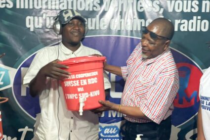 Ebola : l’UNPC Sud-Kivu poursuit la dotation des médias de Bukavu en kits de prévention