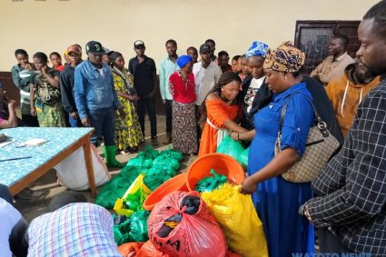 Bukavu: une chaîne de solidarité apporte des vivres et non-vivres aux familles sinistrées de Cimpunda