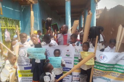 Bukavu: 60 enfants orphelins et vulnérables bénéficient des kits scolaires.