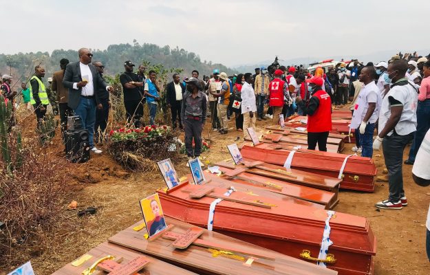 Bukavu : les 27 enfants victimes de l’incendie de Cimpunda inhumés sous une forte émotion