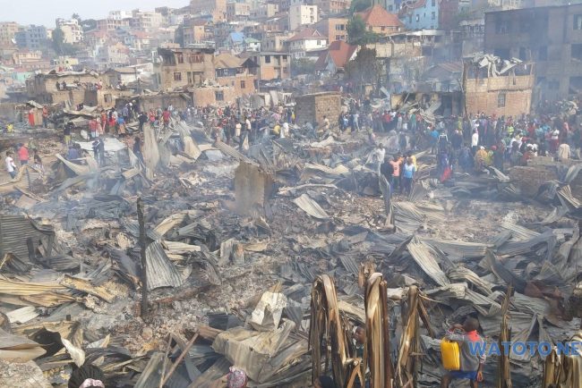 Bukavu : au moins deux morts et plus de 300 maisons détruites dans un nouvel incendie à Luziba