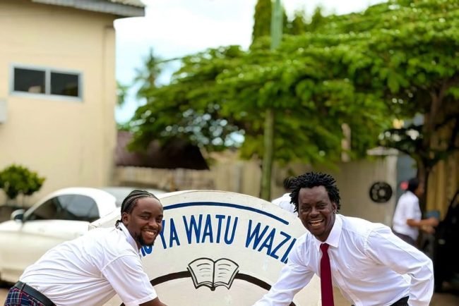 Culture: De Kamituga à la Tanzanie, le comédien Fido DRC brille dans la série à succès «Mekwa School»