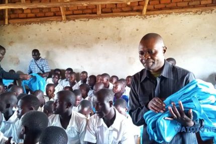 Mahagi : plus de 10 milles élèves de 35 écoles primaires bénéficient de kits scolaires grâce à l’UNICEF