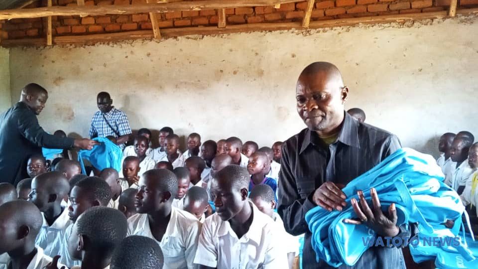 Mahagi : plus de 10 milles élèves de 35 écoles primaires bénéficient de kits scolaires grâce à l’UNICEF